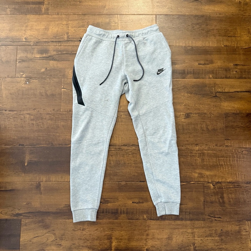 Nike Tech Fleece Sweatpants Size Small - Gray